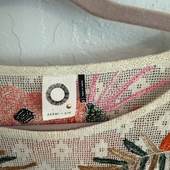 Akemi + Kin Crochet top - Picture 2 of 2